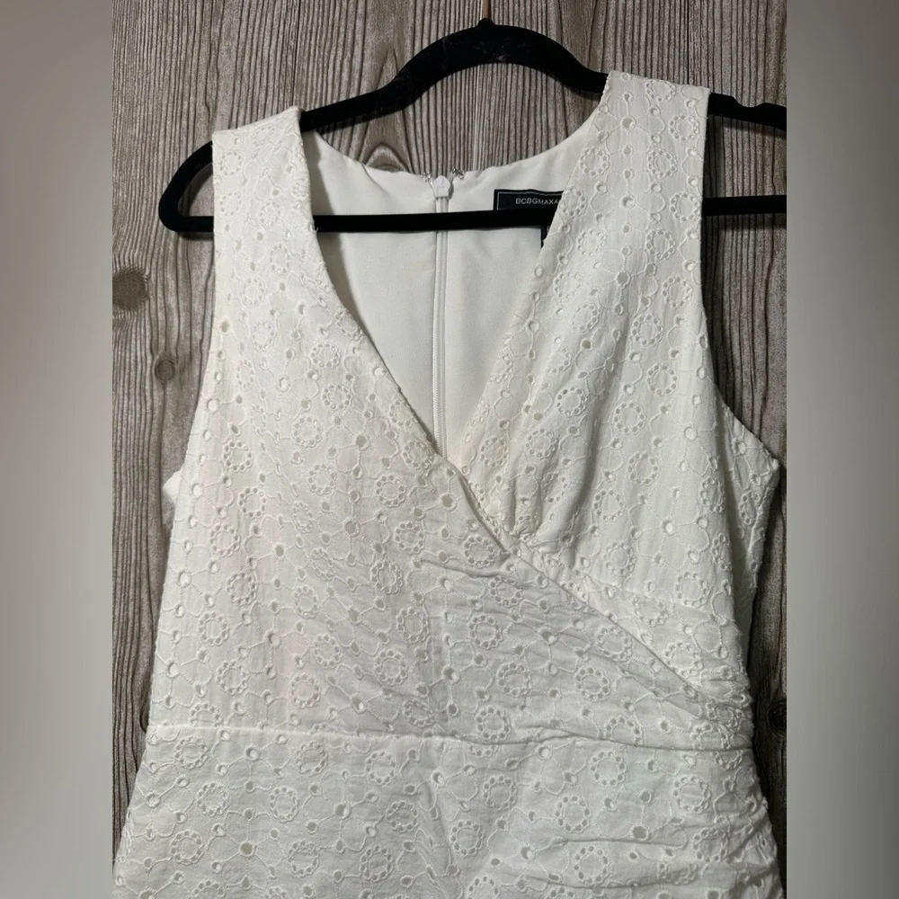 BCBGMAXAZRIA White Eyelet V Neck Crochet Wrap Dress Sz 6 $248 - Picture 6 of 8